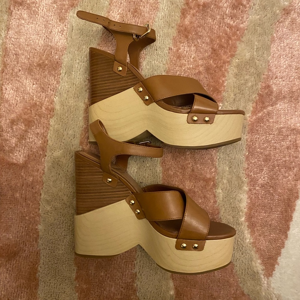 Women’s Gianni Bini platform shoes Size 9